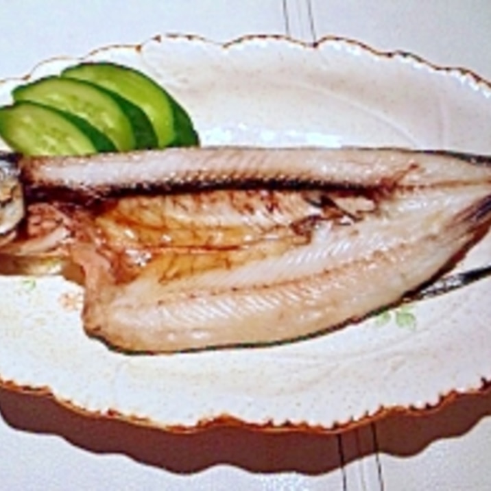 珍しい魚の干物。自家製トビウオの干物。